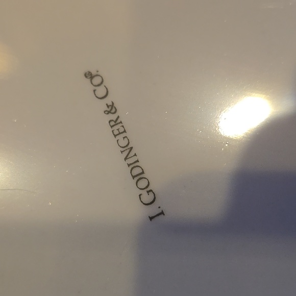 New I. Godinger & Co. Set of 4 Pearl Luster Beige Dessert Plates - Picture 5 of 7